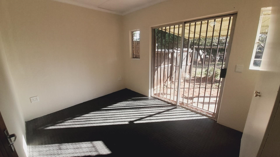 5 Bedroom Property for Sale in Ifafi North West